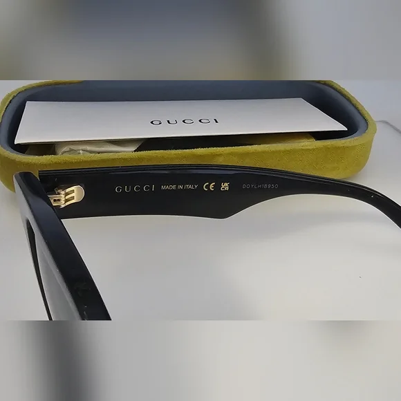Gucci Black prescription Sunglasses with Gold Logo Strength -2.75 and -3.75 - Picture 3 of 9